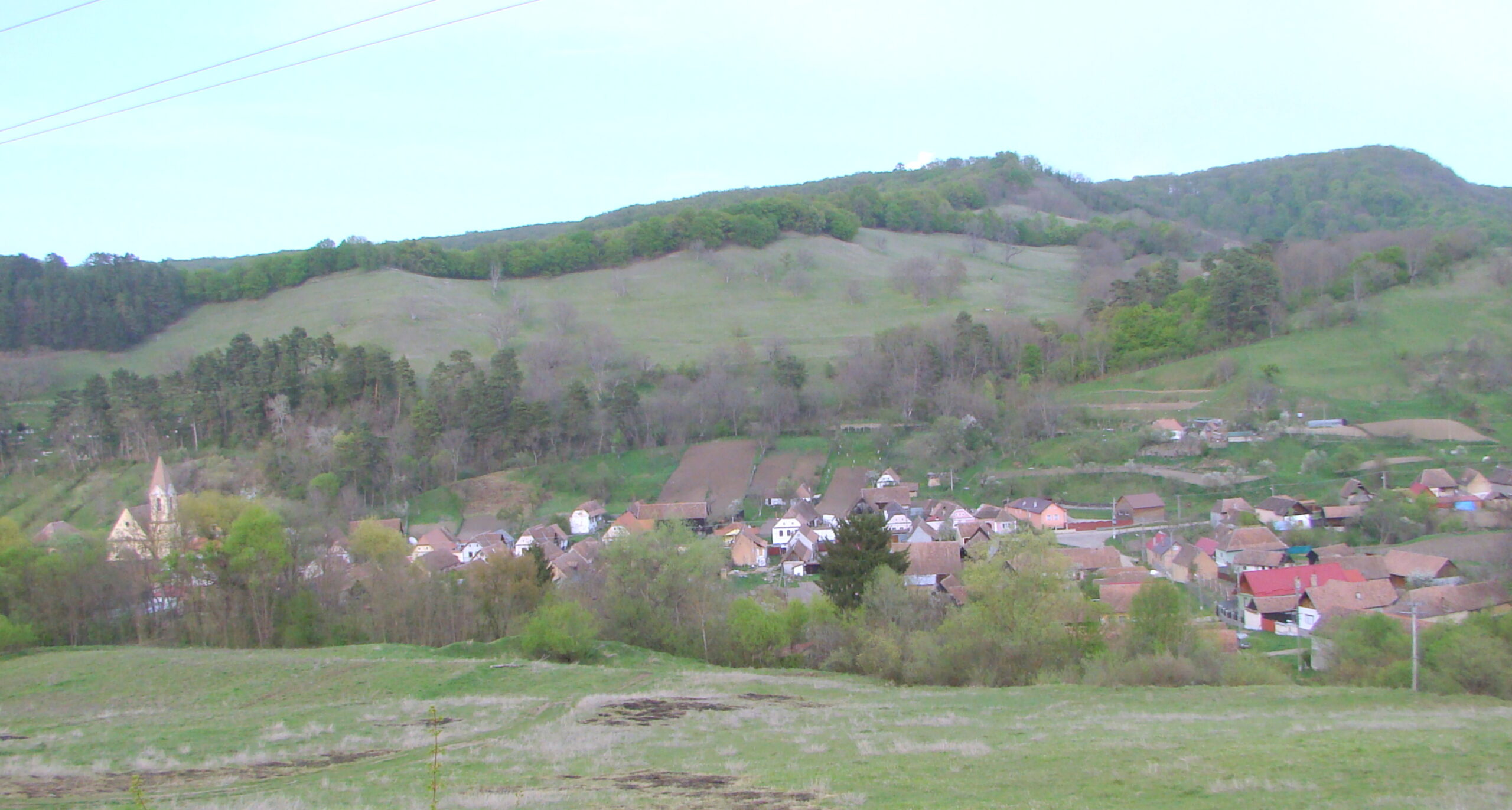 Peisaj rural pe traseul Via Transilvanica în zona comunei Daneș